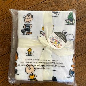 New Berkshire Peanuts throw